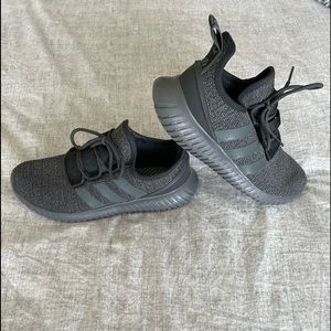 Mens Adidas sneakers. Black. Size 10.